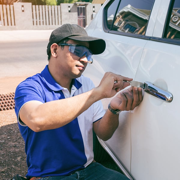 contamos con vehículos equipados para atender servicios de cerrajería de autos a domicilio